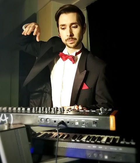 Foto van piano docent Aron Dulger werkt bij muziekschool Amersfoort