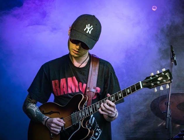 Dit is een foto van Sietse Iedema gitaar docent bij muziekschool Amersfoort